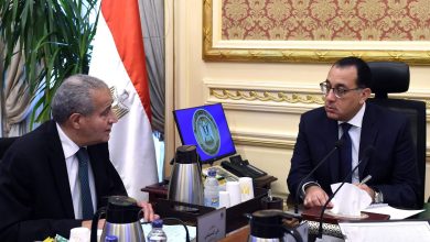 Photo of رئيس الوزراء يتابع مع وزير التموين موقف توافر السلع في الأسواق