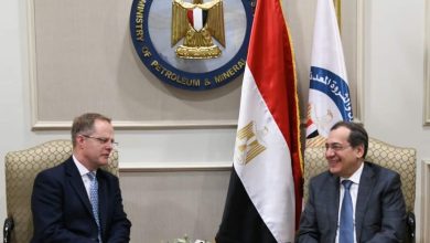 Photo of وزير البترول يبحث مع السفير البريطاني أنشطة الشركات البريطانية بالبترول والغاز فى مصر
