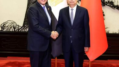 Photo of رئيس الوزراء يلتقي رئيس اللجنة الدائمة للمجلس الوطني لنواب الشعب الصيني